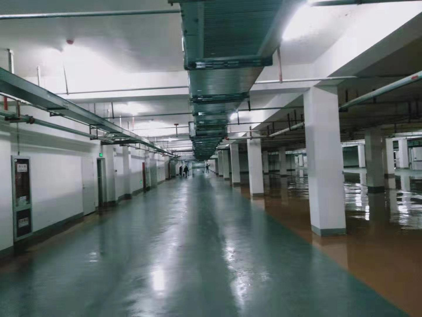 祥明源車庫(kù)地坪施工 祥明源車庫(kù)地坪施工